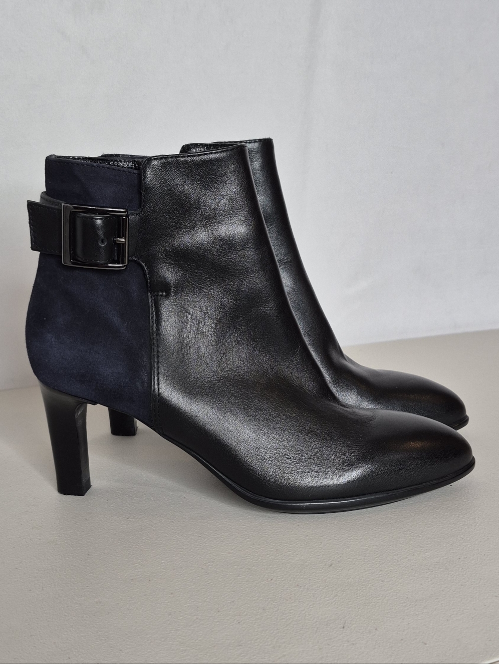 Aquatalia Black Itailian Leather And Navy Suede Ankle Boots W/ Buckle - Size 7